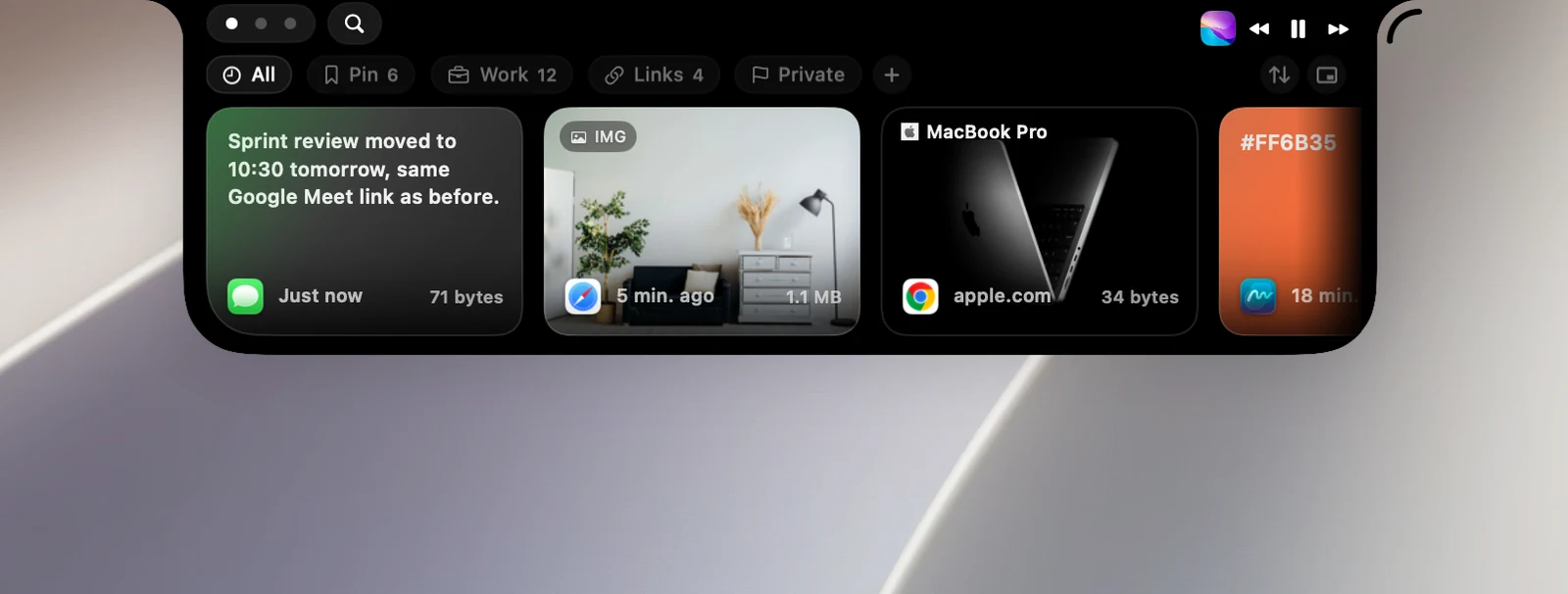 Der Mini-Player oben rechts in der Notch, während die Seite „Zwischenablage“ geöffnet ist