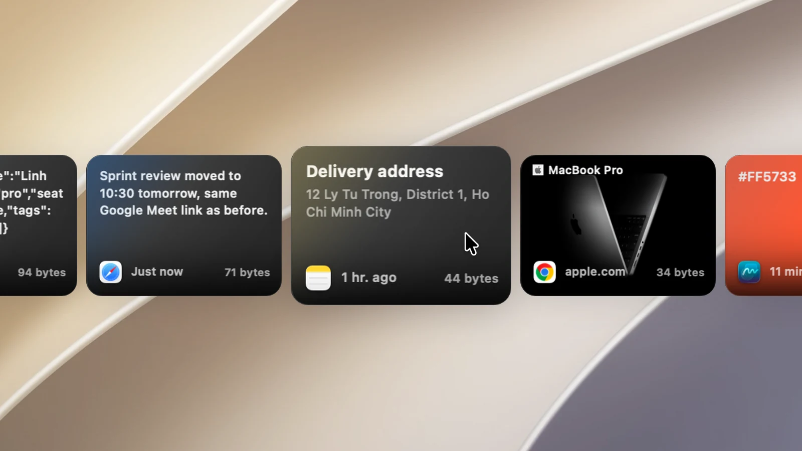Một thẻ đã có tên trên notch: tên in đậm, nội dung bên dưới
